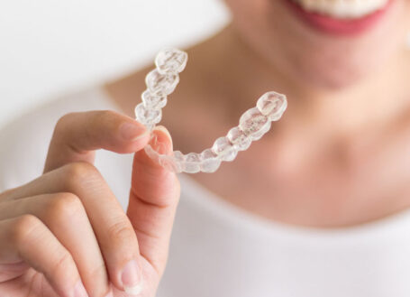 Virtually invisible teeth straightening in Thame – with Invisalign